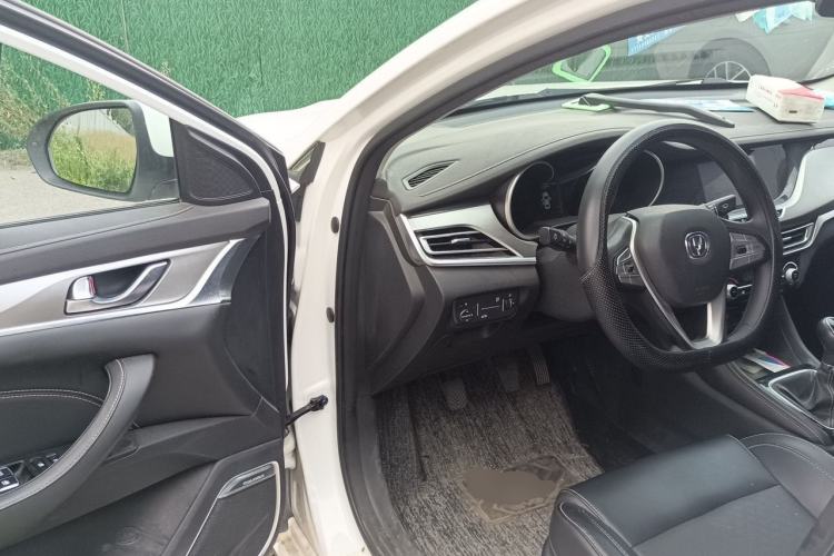 Used CHANGAN Eado 2019 1.6L GDI Manual Value Edition China VI Standard Driver Seat