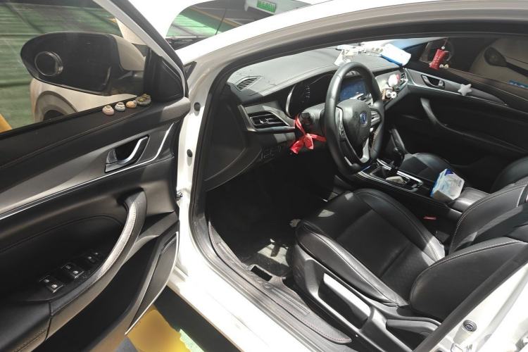 Used CHANGAN Eado 2019 High-Energy Edition 1.6L GDI Manual Pioneer Model China VI Standard Driver Seat