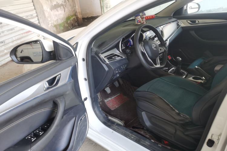 Used CHANGAN Eado 2019 1.6L GDI Manual Value Edition China VI Standard Driver Seat