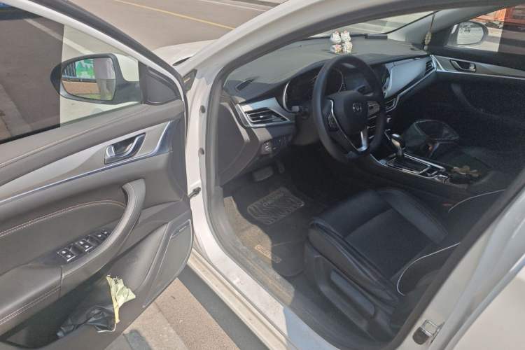 Used CHANGAN Eado 2019 High-Energy Edition 1.6L GDI Automatic Pioneer Model China VI Standard Driver Seat