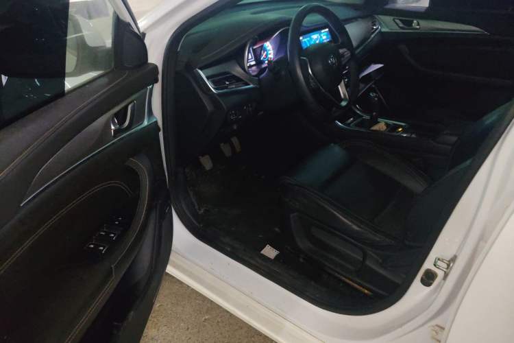 Used CHANGAN Eado 2019 High-Energy Edition 1.6L GDI Manual Pioneer Model China VI Standard Driver Seat