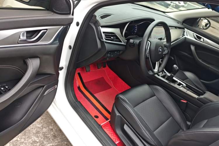 Used CHANGAN Eado 2019 High-Energy Edition 1.6L GDI Manual Pioneer Model China VI Standard Driver Seat