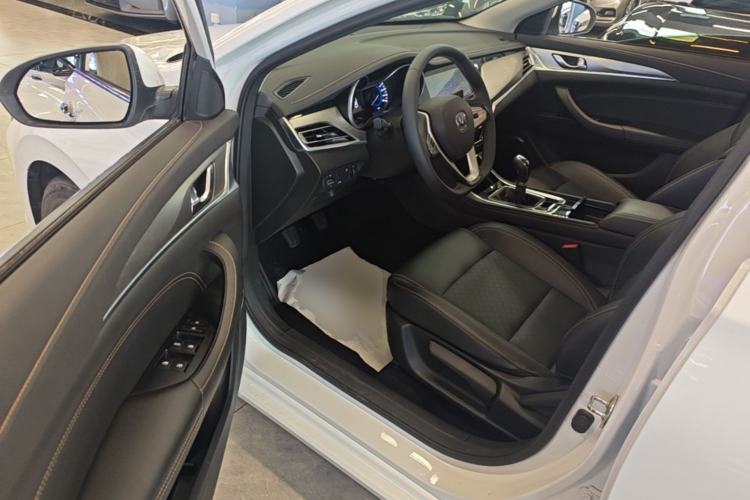 Used CHANGAN Eado 2019 High-Energy Edition 1.6L GDI Manual Pioneer Model China VI Standard Driver Seat