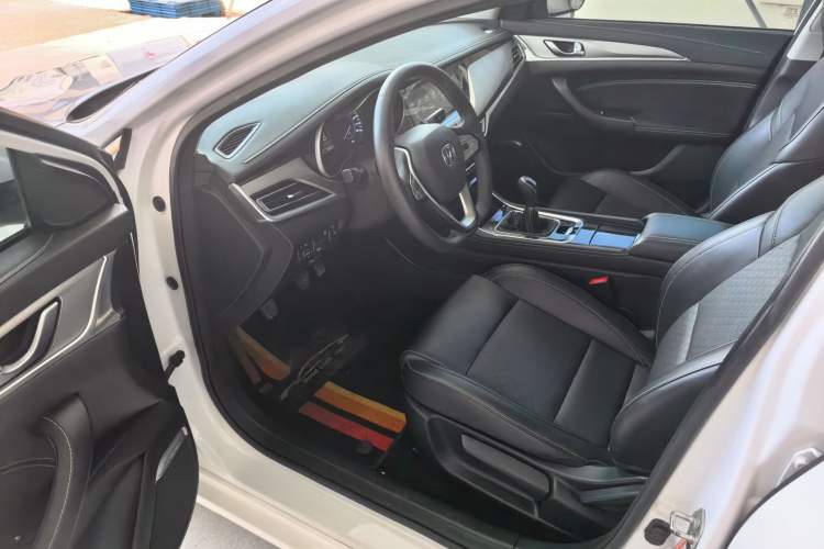 Used CHANGAN Eado 2019 High-Energy Edition 1.6L GDI Manual Pioneer Model China VI Standard Driver Seat
