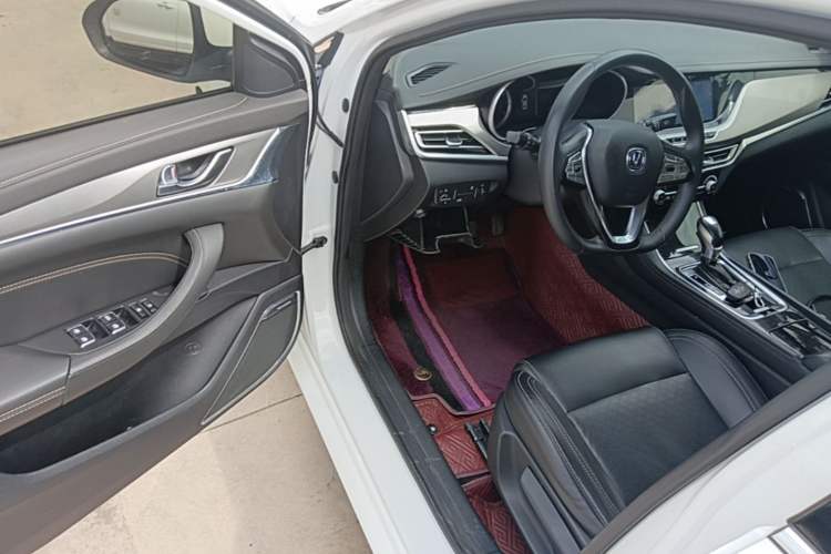 Used CHANGAN Eado 2019 High-Energy Edition 1.6L GDI Automatic Pioneer Model China VI Standard Driver Seat