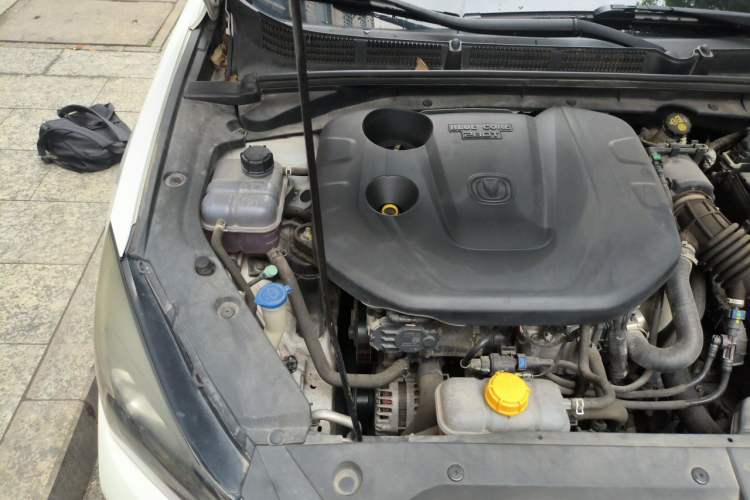 Used CHANGAN Eado 2019 Blue Whale Edition 280T GDI DCT High-Speed Model Engine Bay Right