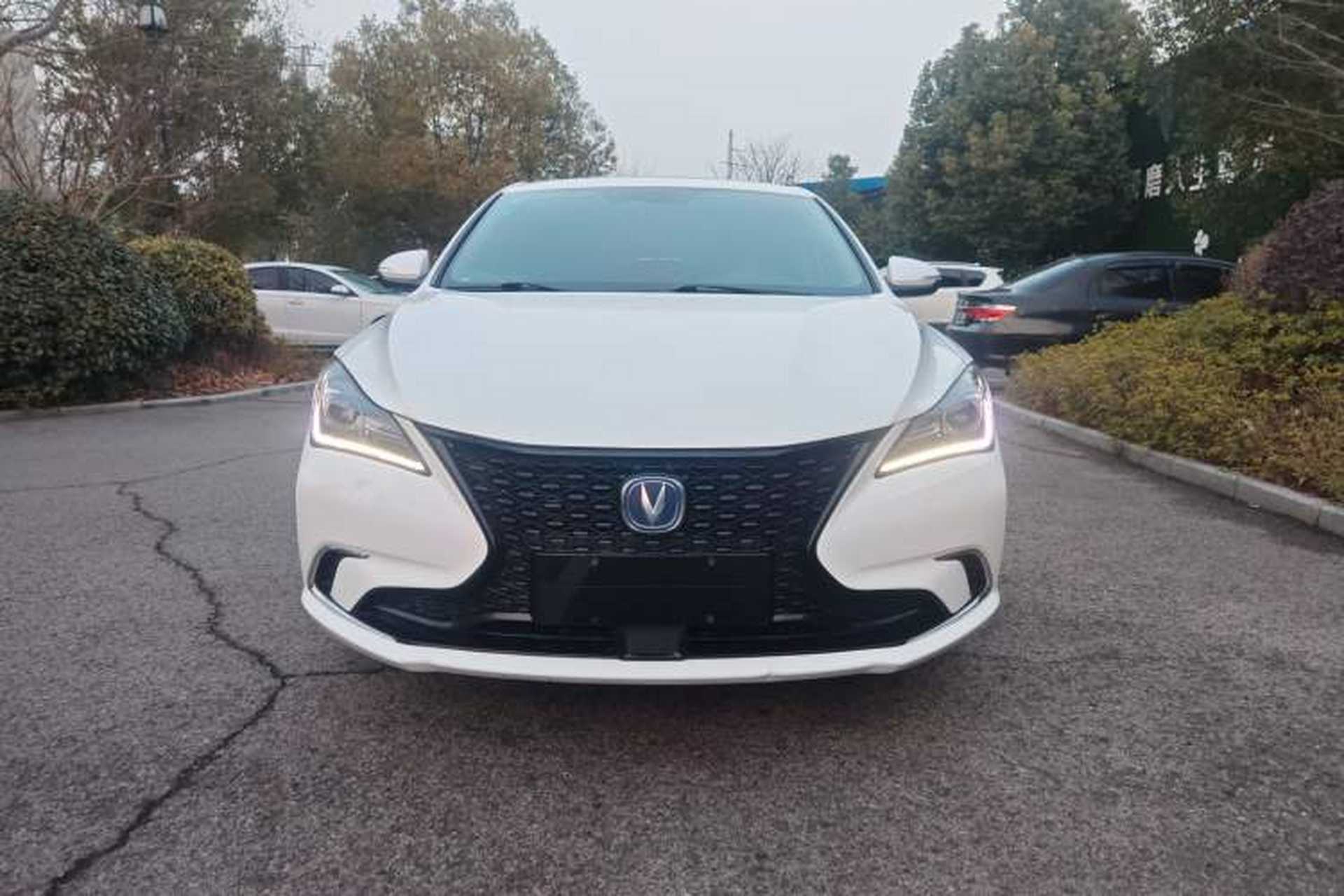 Used CHANGAN Eado 2019 Blue Whale Edition 280T GDI DCT High-Speed Model Exterior 1