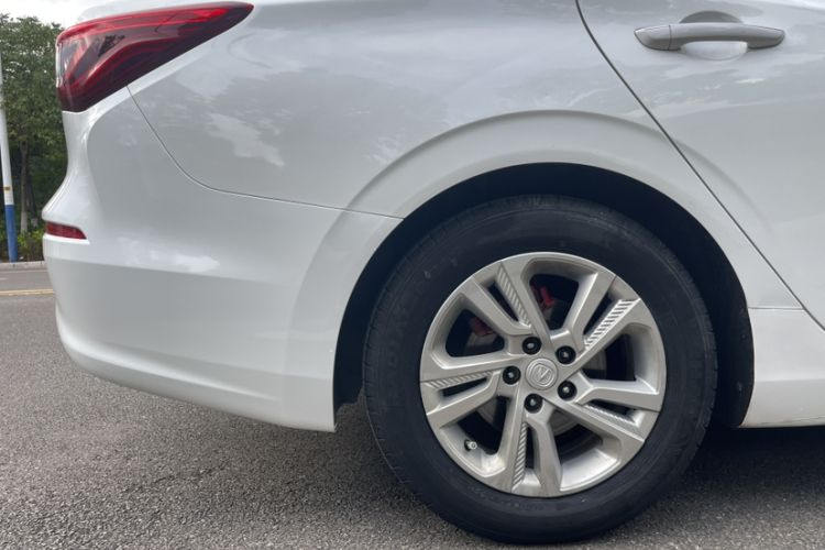 Used CHANGAN Eado 2019 High-Energy Edition 1.6L GDI Automatic Pioneer Model China VI Standard Exterior 2