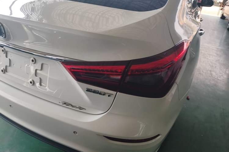 Used CHANGAN Eado 2019 Blue Whale Edition 280T GDI DCT High-Speed Model Exterior 2