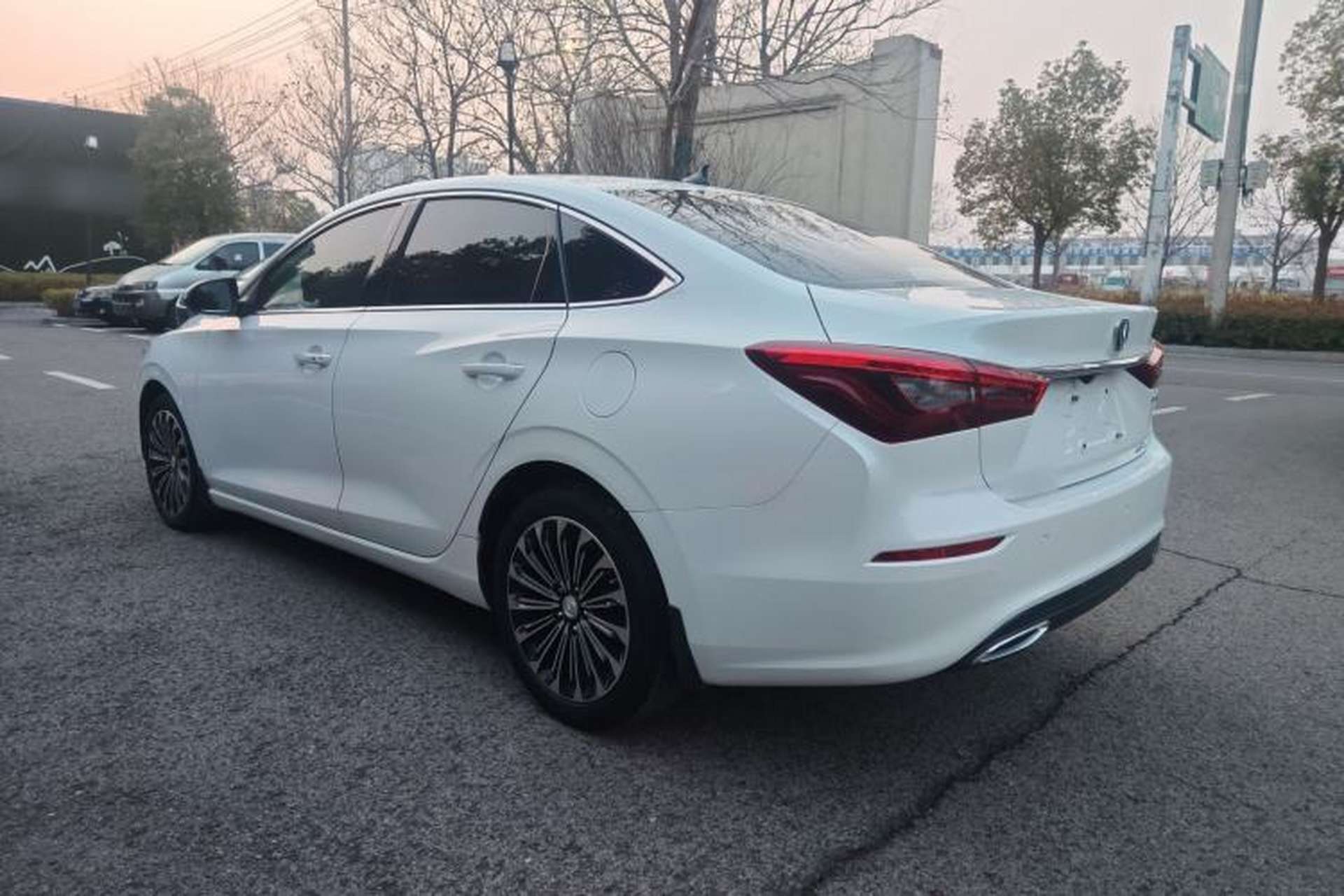 Used CHANGAN Eado 2019 Blue Whale Edition 280T GDI DCT High-Speed Model Exterior 2