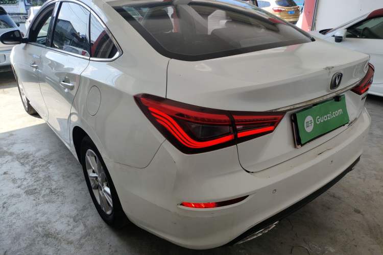 Used CHANGAN Eado 2019 Blue Whale Edition 280T GDI DCT High-Speed Model Exterior 3