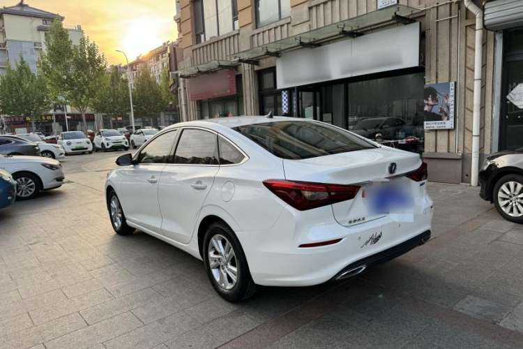 Used CHANGAN Eado 2019 Blue Whale Edition 280T GDI DCT High-Speed Model Exterior 3