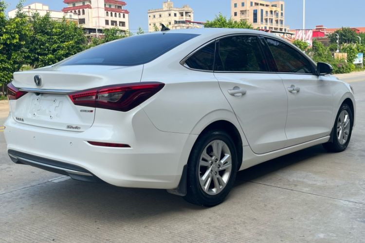 Used CHANGAN Eado 2019 High-Energy Edition 1.6L GDI Automatic Pioneer Model China VI Standard Exterior 3