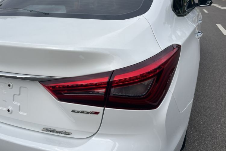 Used CHANGAN Eado 2019 High-Energy Edition 1.6L GDI Automatic Pioneer Model China VI Standard Exterior 4