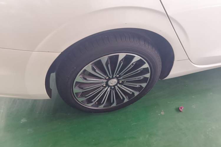 Used CHANGAN Eado 2019 Blue Whale Edition 280T GDI DCT High-Speed Model Exterior 4