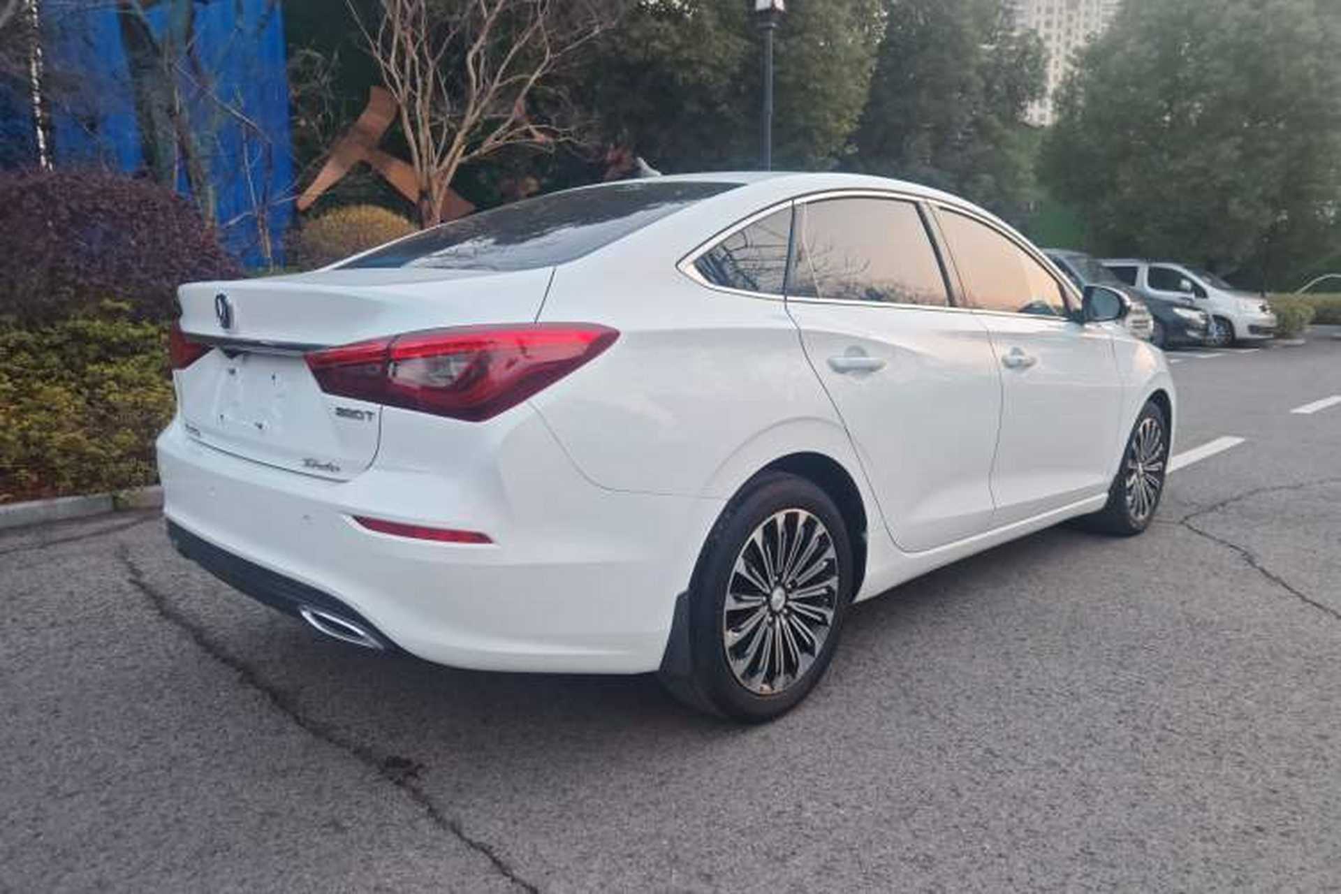 Used CHANGAN Eado 2019 Blue Whale Edition 280T GDI DCT High-Speed Model Exterior 4