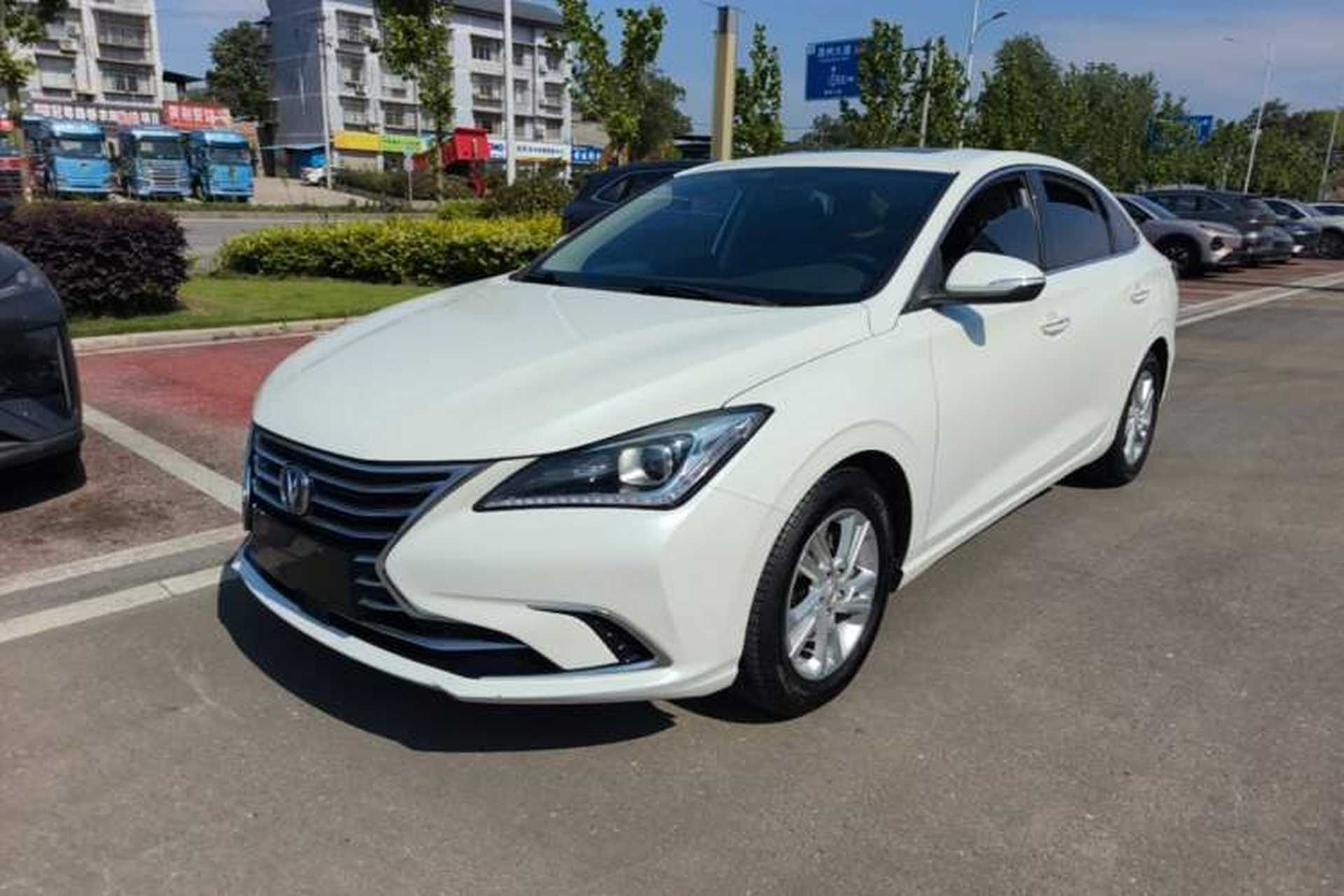 Used CHANGAN Eado 2019 High-Energy Edition 1.6L GDI Manual Pioneer Model China VI Standard Front Left 45 Deg
