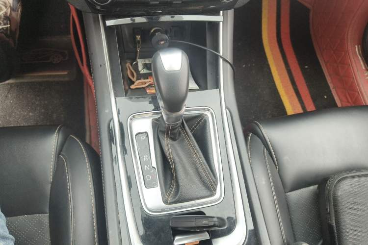 Used CHANGAN Eado 2019 High-Energy Edition 1.6L GDI Automatic Pioneer Model China VI Standard Gear Lever