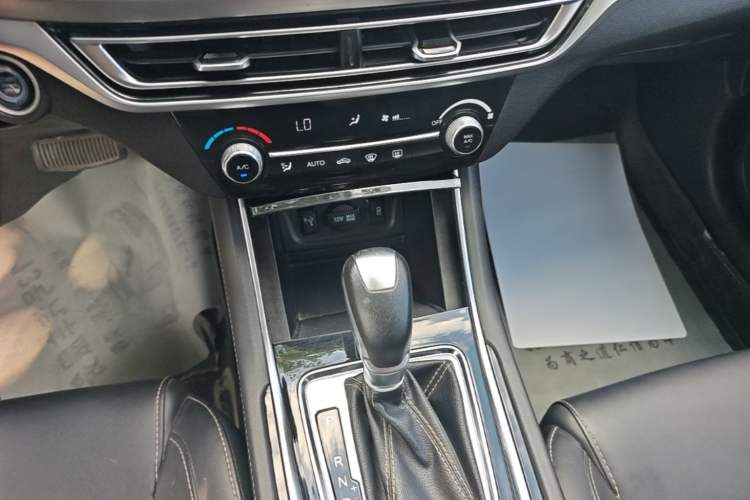 Used CHANGAN Eado 2019 High-Energy Edition 1.6L GDI Automatic Pioneer Model China VI Standard Gear Lever