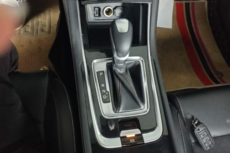 Used CHANGAN Eado 2019 High-Energy Edition 1.6L GDI Automatic Pioneer Model China VI Standard Gear Lever