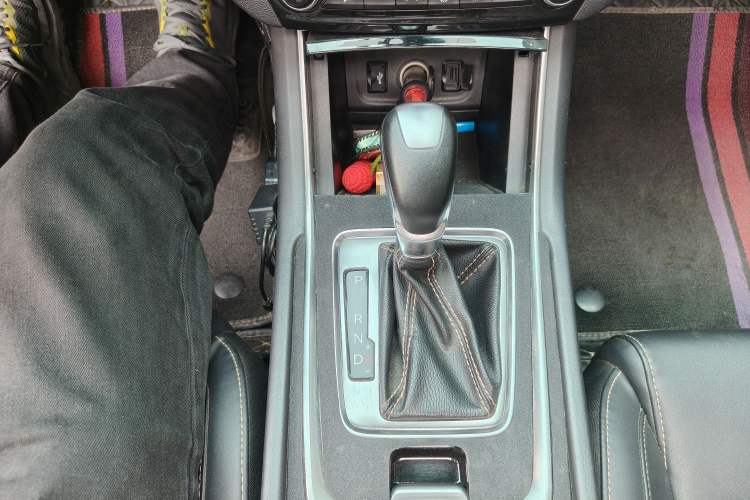 Used CHANGAN Eado 2019 High-Energy Edition 1.6L GDI Automatic Pioneer Model China VI Standard Gear Lever