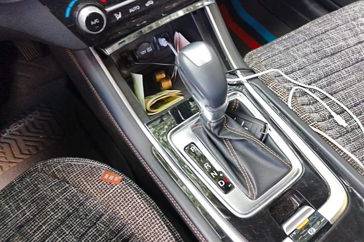 Used CHANGAN Eado 2019 High-Energy Edition 1.6L GDI Automatic Pioneer Model China VI Standard Gear Lever