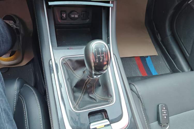 Used CHANGAN Eado 2019 High-Energy Edition 1.6L GDI Manual Pioneer Model China VI Standard Gear Lever