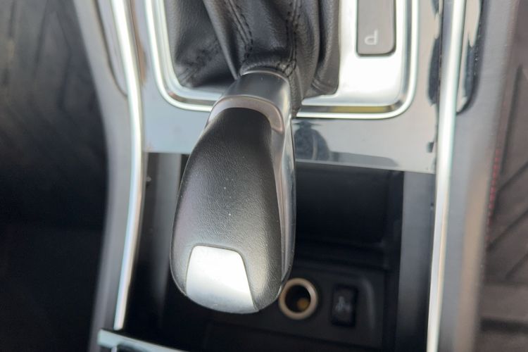 Used CHANGAN Eado 2019 Blue Whale Edition 280T GDI DCT High-Speed Model Gear Lever