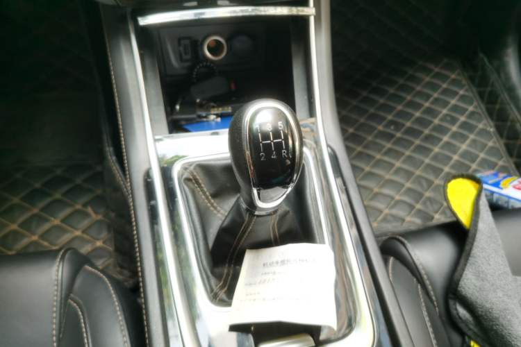 Used CHANGAN Eado 2019 High-Energy Edition 1.6L GDI Manual Pioneer Model China VI Standard Gear Lever