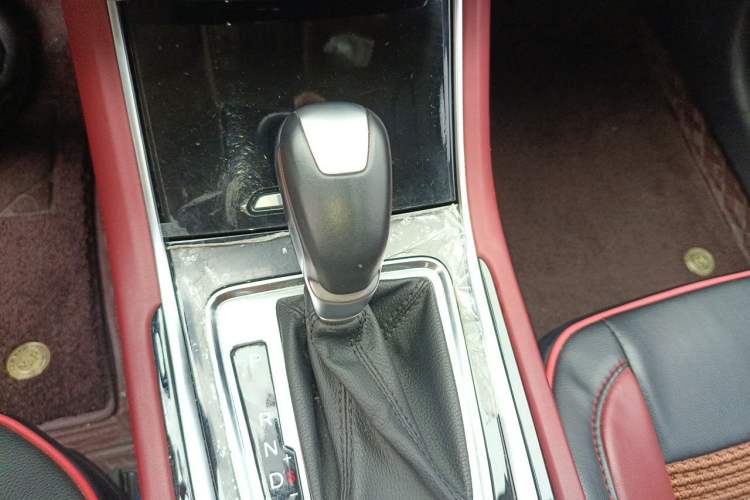 Used CHANGAN Eado 2019 Blue Whale Edition 280T GDI DCT High-Speed Model Gear Lever