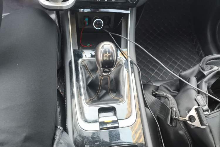 Used CHANGAN Eado 2019 High-Energy Edition 1.6L GDI Manual Pioneer Model China VI Standard Gear Lever