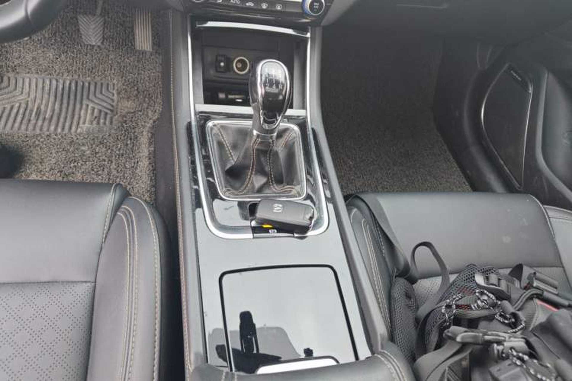 Used CHANGAN Eado 2019 High-Energy Edition 1.6L GDI Manual Pioneer Model China VI Standard Gear Lever