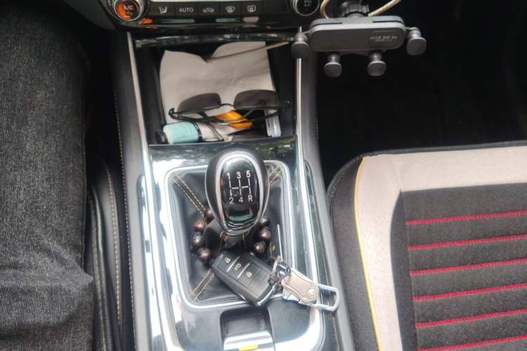 Used CHANGAN Eado 2019 High-Energy Edition 1.6L GDI Manual Pioneer Model China VI Standard Gear Lever