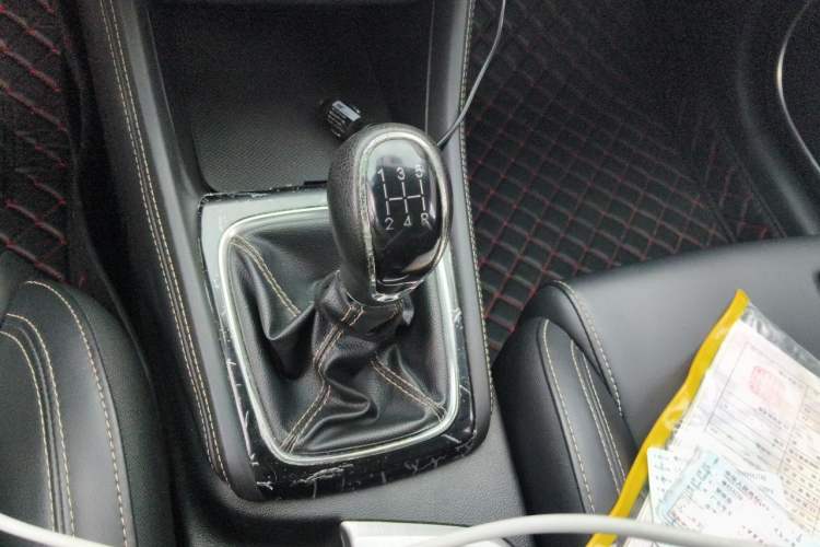 Used CHANGAN Eado 2019 1.6L GDI Manual Value Edition China VI Standard Gear Lever