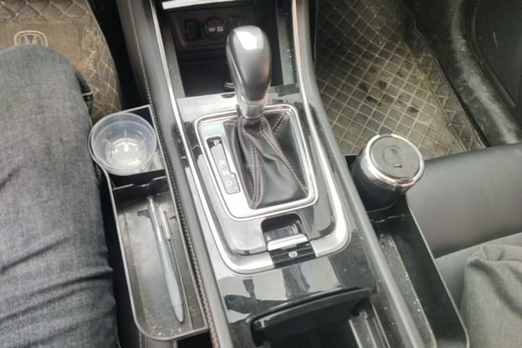Used CHANGAN Eado 2019 High-Energy Edition 1.6L GDI Automatic Pioneer Model China VI Standard Gear Lever