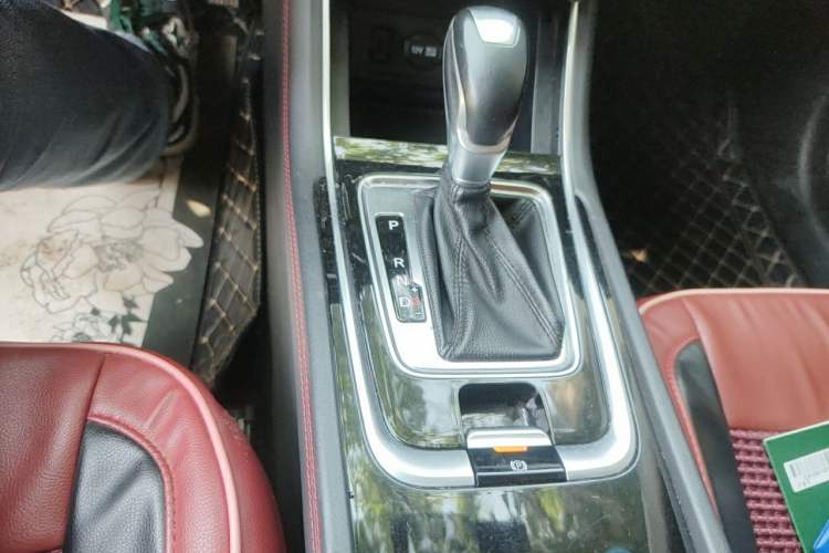 Used CHANGAN Eado 2019 Blue Whale Edition 280T GDI DCT High-Speed Model Gear Lever