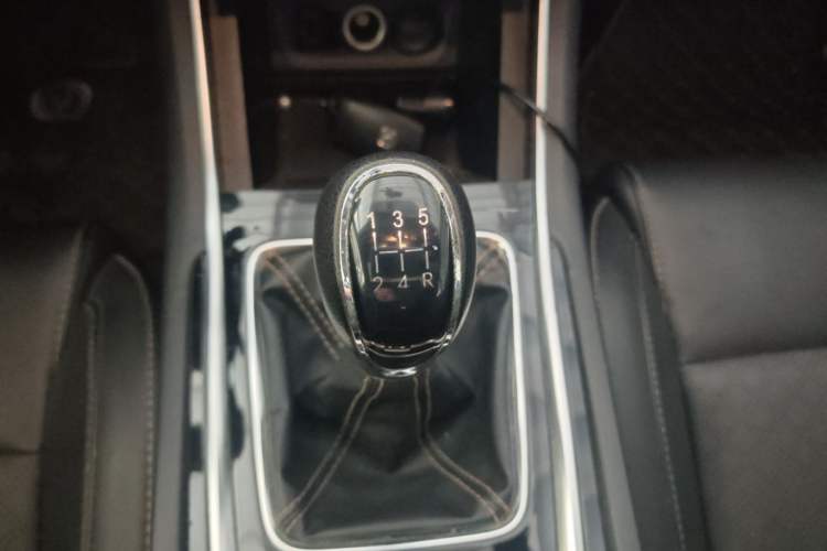 Used CHANGAN Eado 2019 High-Energy Edition 1.6L GDI Manual Pioneer Model China VI Standard Gear Lever