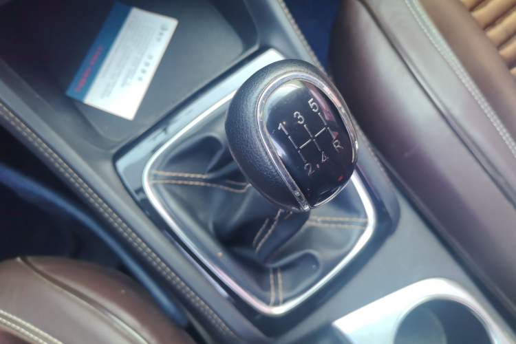 Used CHANGAN Eado 2019 1.6L GDI Manual Value Edition China VI Standard Gear Lever