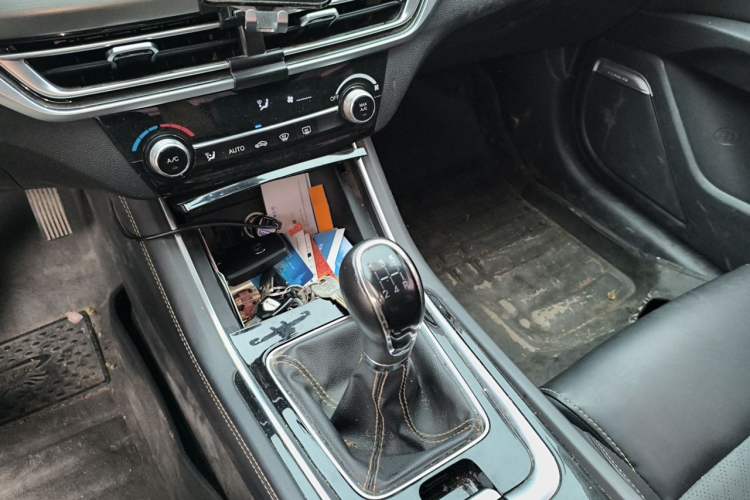 Used CHANGAN Eado 2019 High-Energy Edition 1.6L GDI Manual Pioneer Model China VI Standard Gear Lever