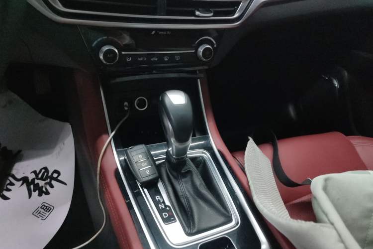 Used CHANGAN Eado 2019 Blue Whale Edition 280T GDI DCT Light-Speed Model Gear Lever