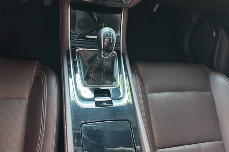 Used CHANGAN Eado 2019 High-Energy Edition 1.6L GDI Manual Lingfeng Model China VI Standard Gear Lever