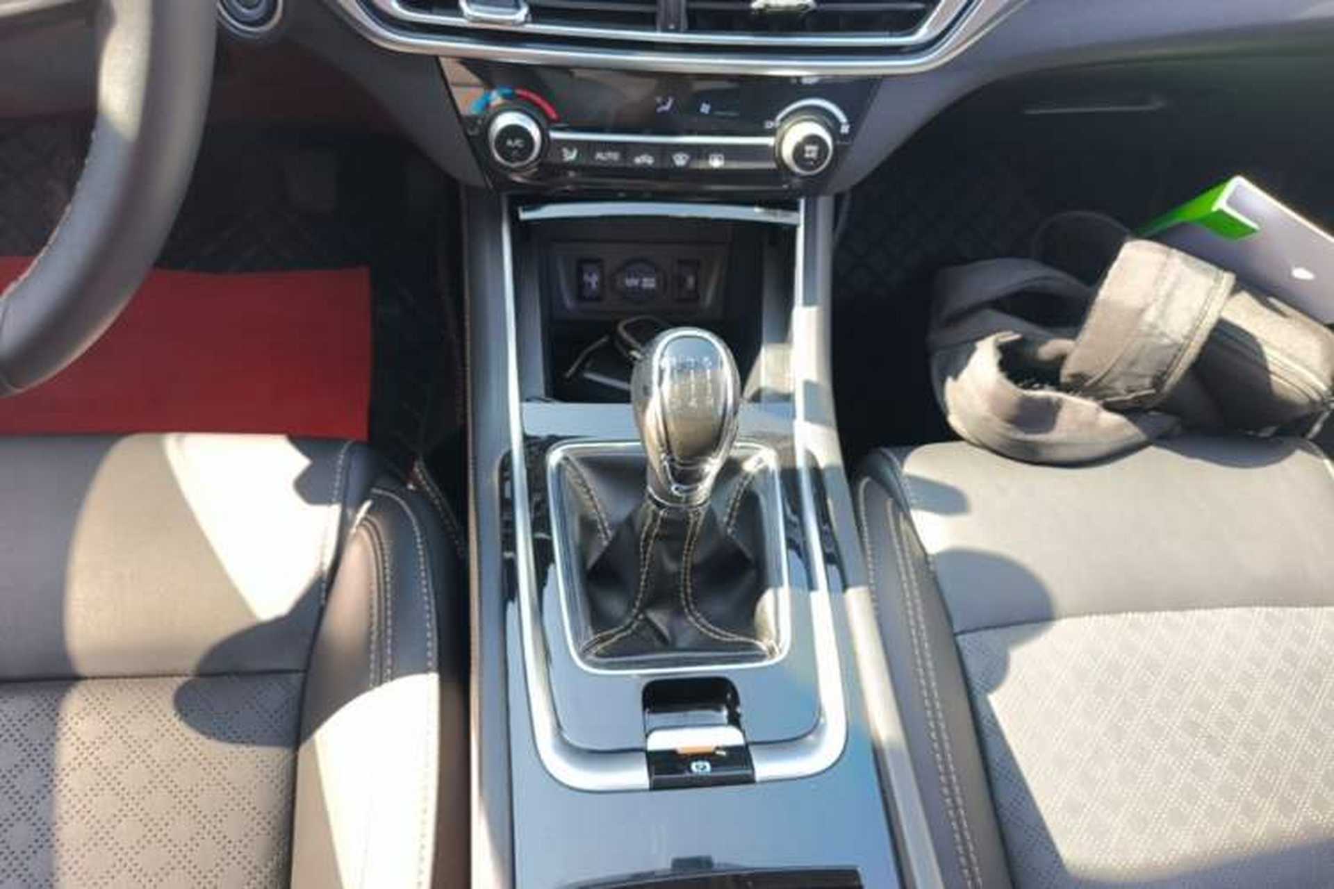 Used CHANGAN Eado 2019 High-Energy Edition 1.6L GDI Manual Pioneer Model China VI Standard Gear Lever