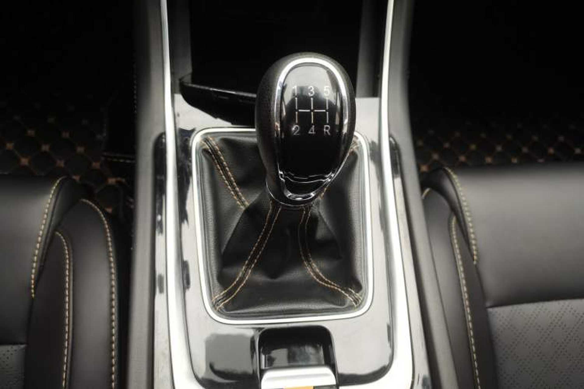 Used CHANGAN Eado 2019 High-Energy Edition 1.6L GDI Manual Pioneer Model China VI Standard Gear Lever
