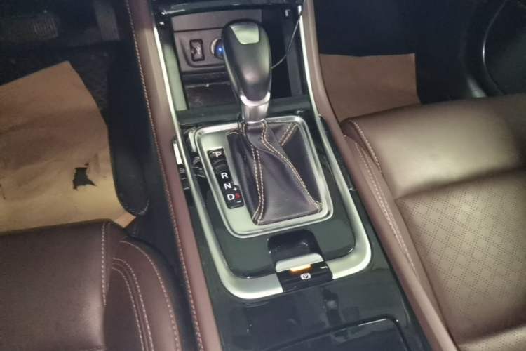 Used CHANGAN Eado 2019 High-Energy Edition 1.6L GDI Automatic Zhenfeng Model China VI Standard Gear Lever