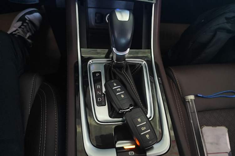 Used CHANGAN Eado 2019 Blue Whale Edition 280T GDI DCT Light-Speed Model Gear Lever