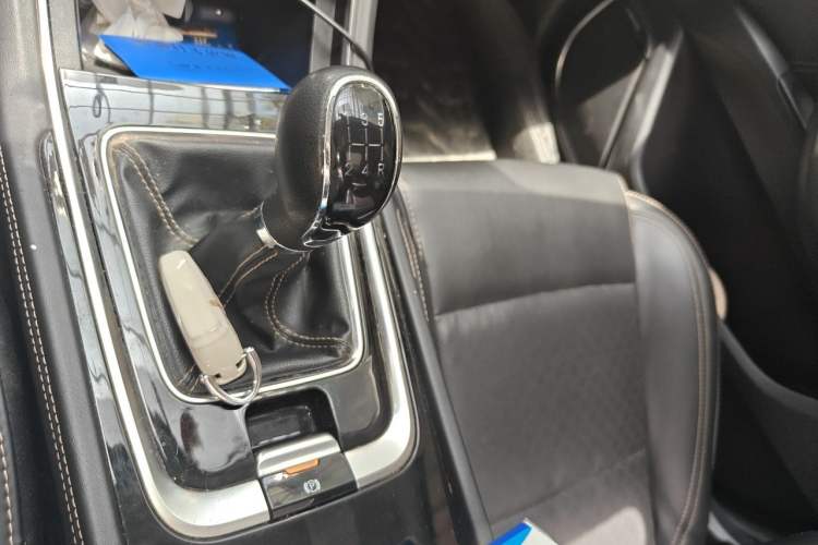 Used CHANGAN Eado 2019 High-Energy Edition 1.6L GDI Manual Pioneer Model China VI Standard Gear Lever
