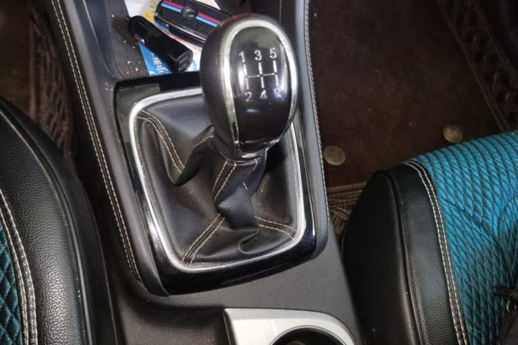 Used CHANGAN Eado 2019 1.6L GDI Manual Value Edition China VI Standard Gear Lever