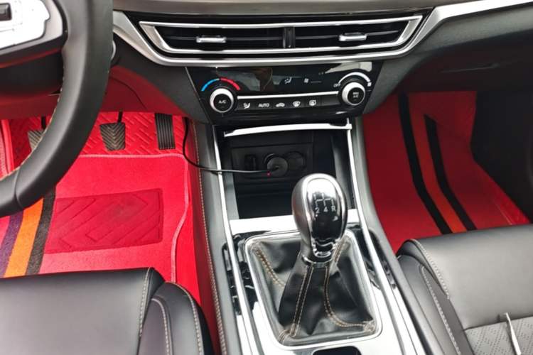 Used CHANGAN Eado 2019 High-Energy Edition 1.6L GDI Manual Pioneer Model China VI Standard Gear Lever