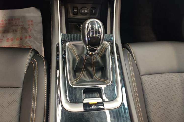 Used CHANGAN Eado 2019 High-Energy Edition 1.6L GDI Manual Pioneer Model China VI Standard Gear Lever