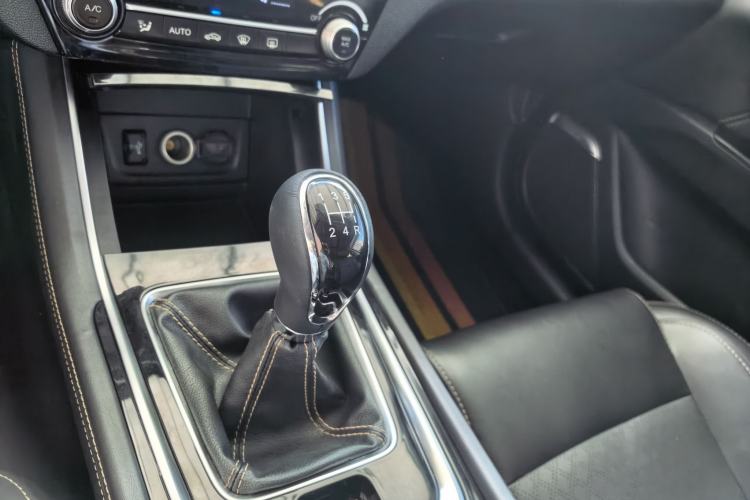Used CHANGAN Eado 2019 High-Energy Edition 1.6L GDI Manual Pioneer Model China VI Standard Gear Lever